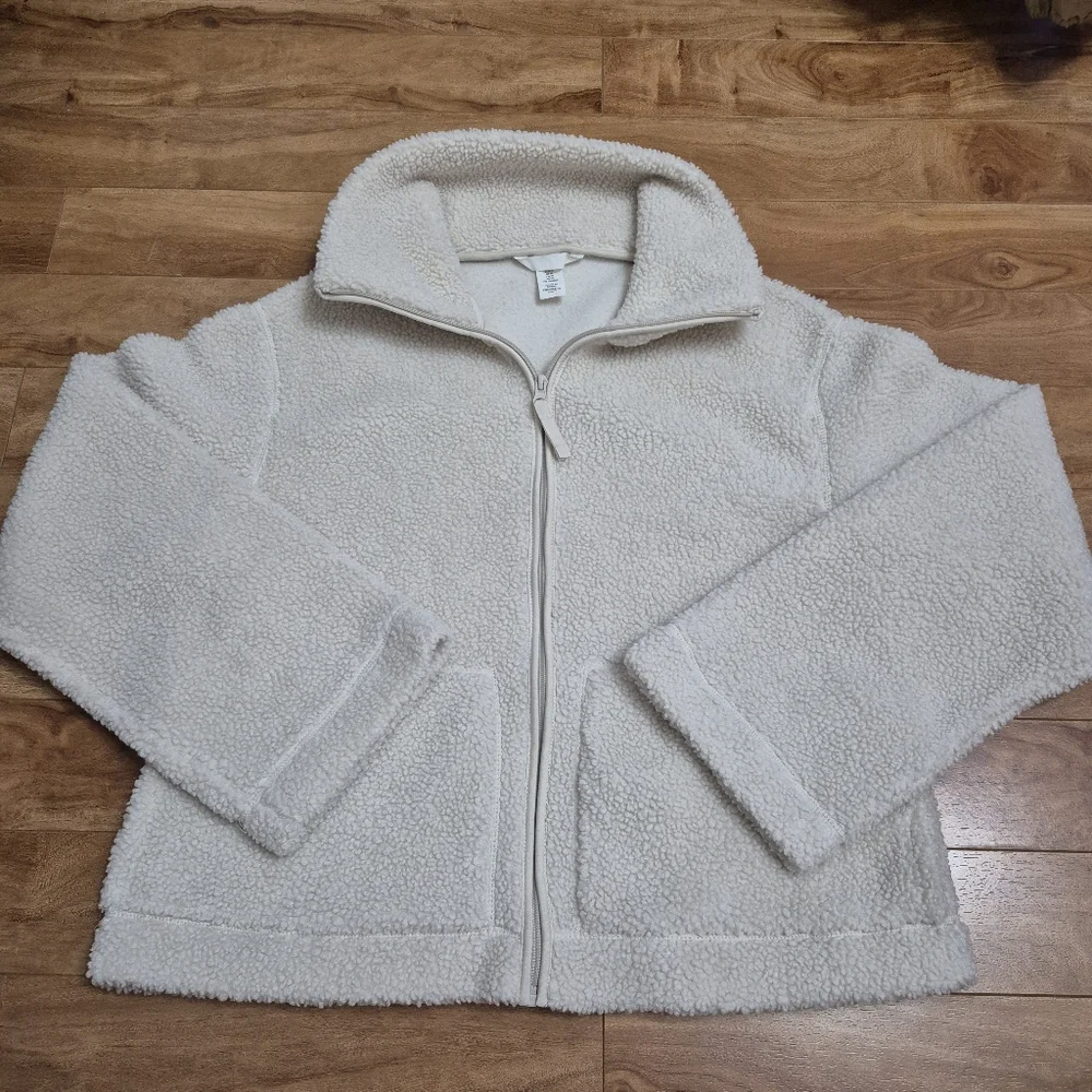 H&M Women’s Neutral Minimalist Cream Teddy Fleece Full-Zip Jacket – Size Medium - Picture 2 of 5